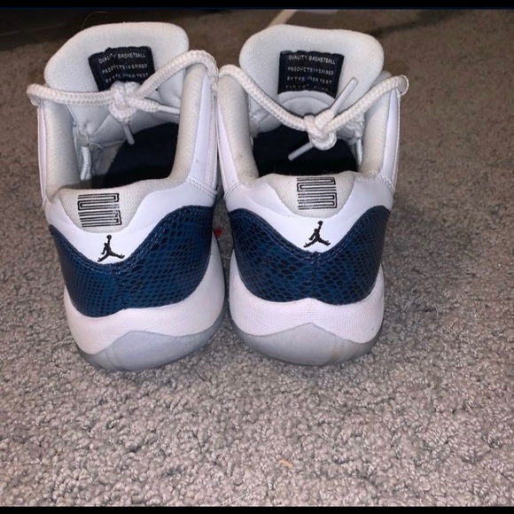 Jordan 11’s navy snakeskin - Picture 3 of 4